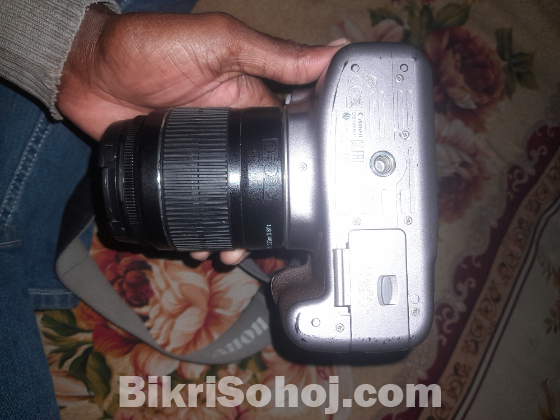Canon DS126621 (1300D)